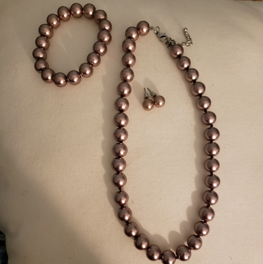 Pearl necklace and earrings set with bracelet
